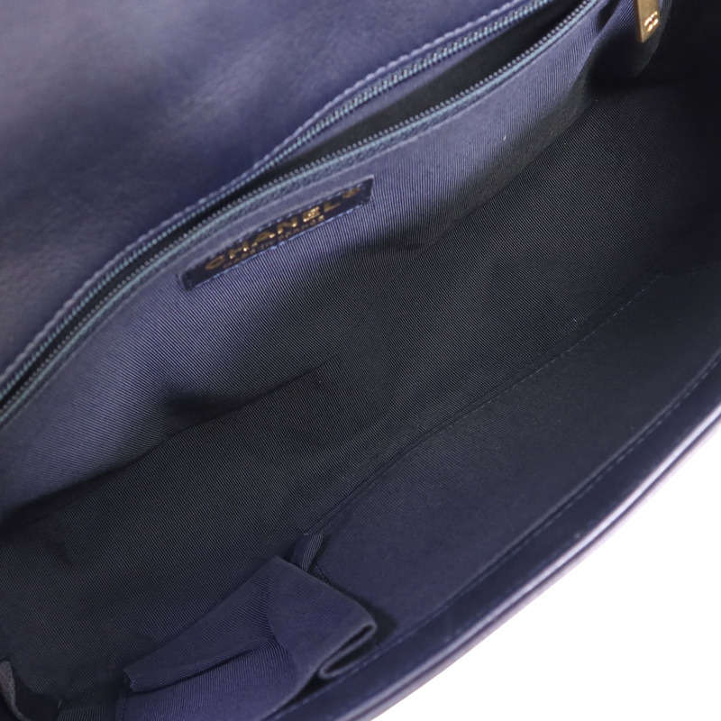 CHANEL 羊皮皮革Boy 28金扣鏈帶肩背袋-4