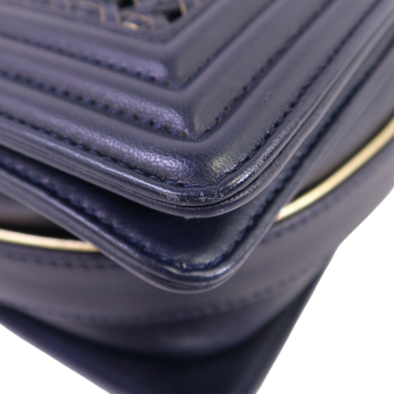 CHANEL 羊皮皮革Boy 28金扣鏈帶肩背袋-11