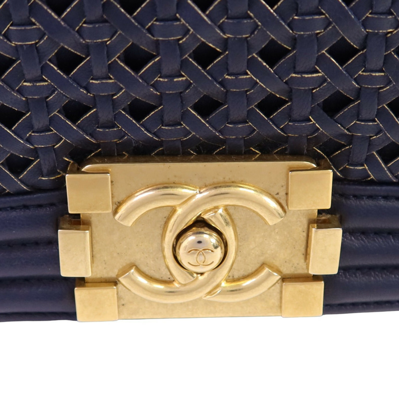 CHANEL 羊皮皮革Boy 28金扣鏈帶肩背袋-14