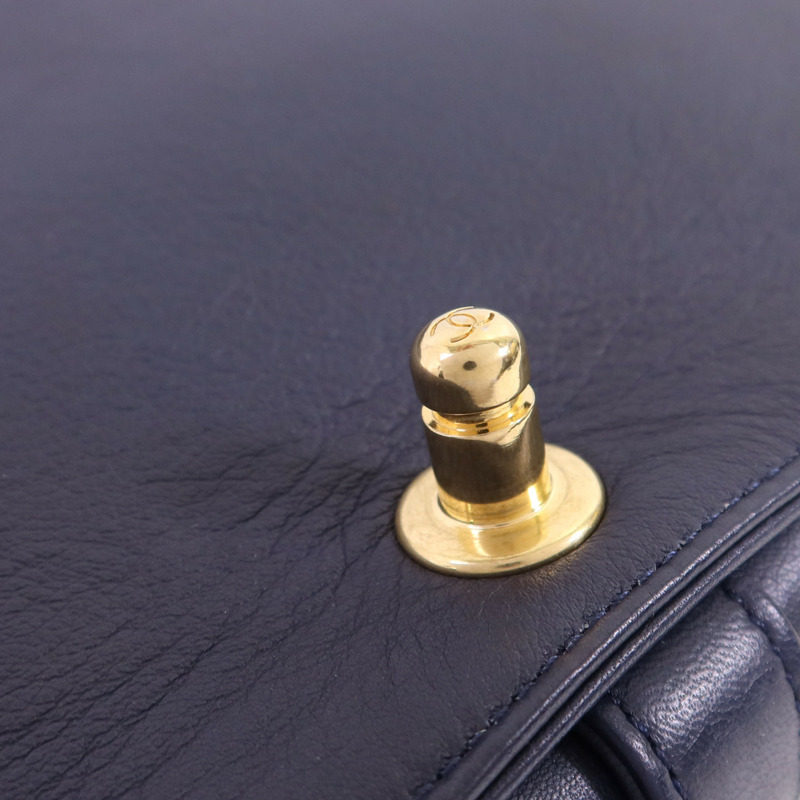 CHANEL 羊皮皮革Boy 28金扣鏈帶肩背袋-16