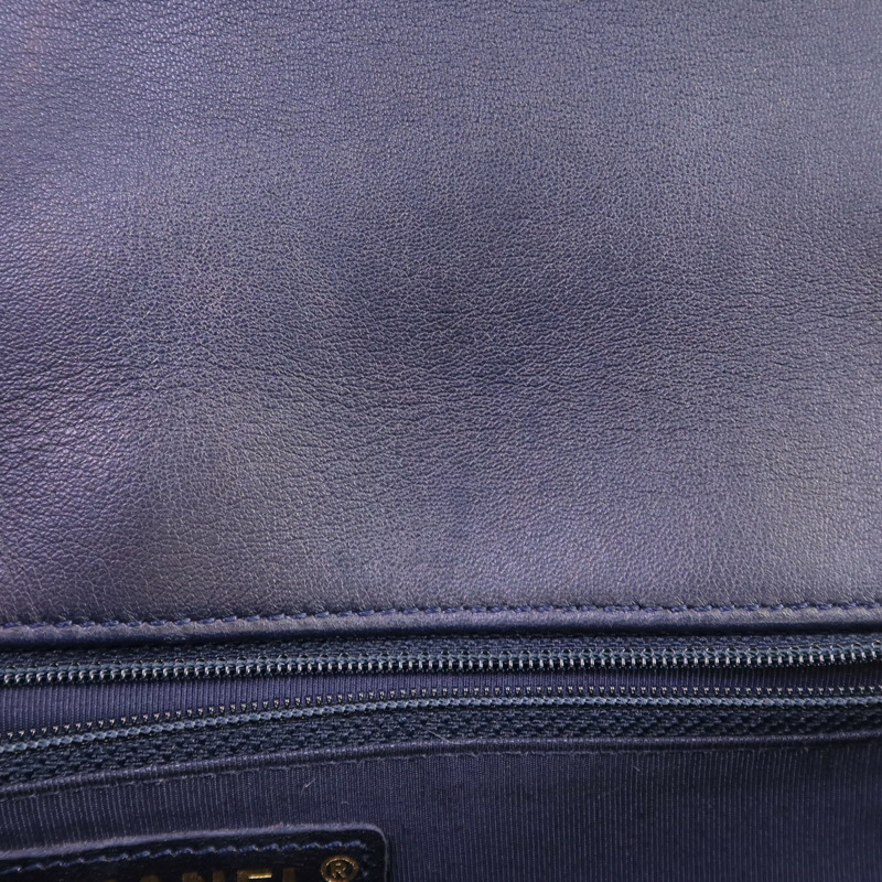 CHANEL 羊皮皮革Boy 28金扣鏈帶肩背袋-19