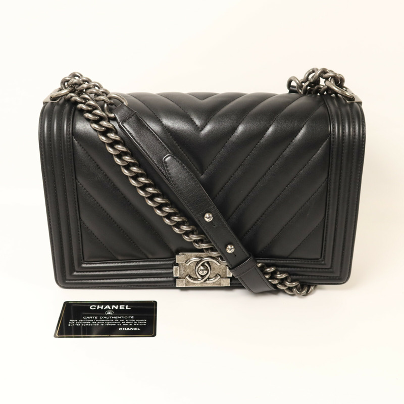 CHANEL 牛皮皮革Boy 28銀扣鏈帶肩背袋-9