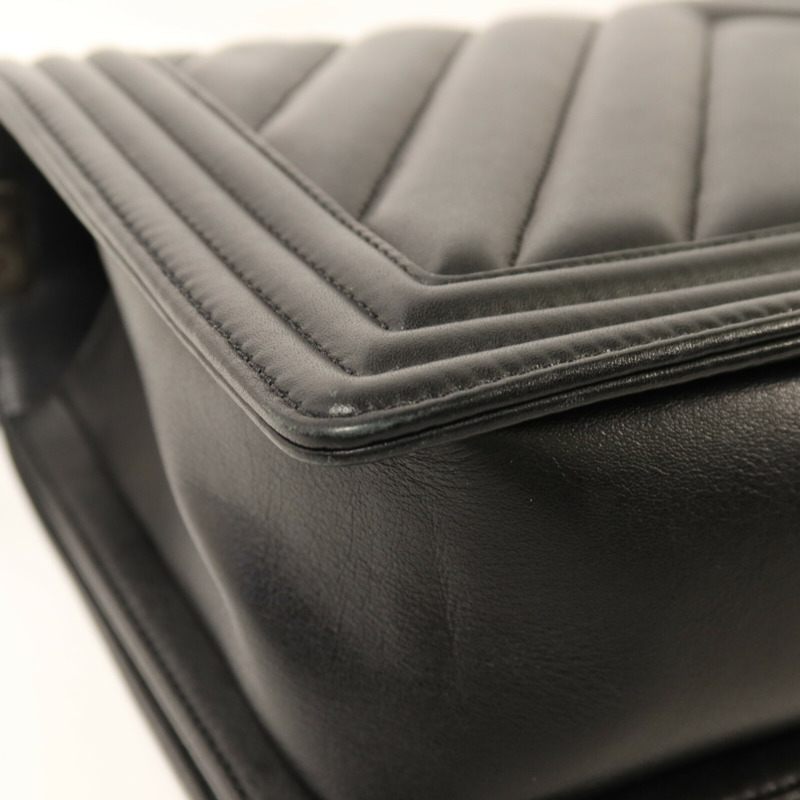 CHANEL 牛皮皮革Boy 28銀扣鏈帶肩背袋-12