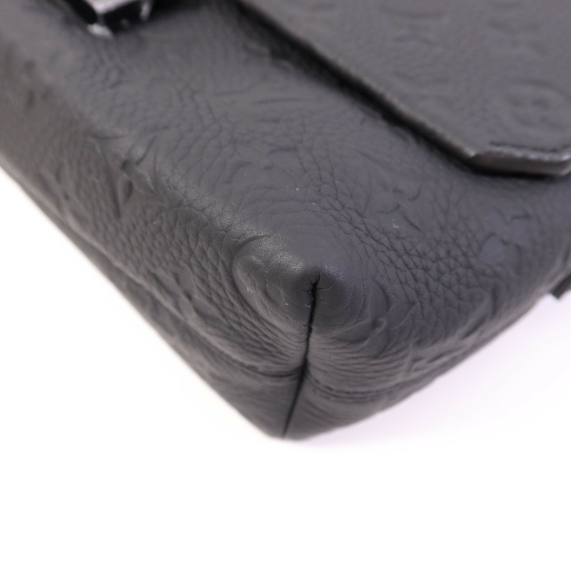 LOUIS VUITTON Taurillon Monogram S-Cape Messenger肩背袋-9