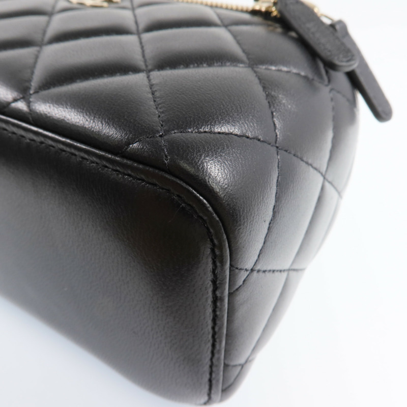 CHANEL 羊皮皮革Vanity Case金扣鏈帶肩背袋-11