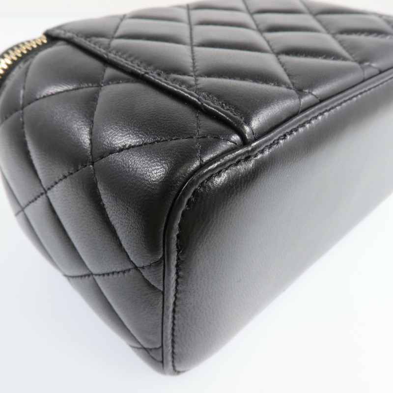 CHANEL 羊皮皮革Vanity Case金扣鏈帶肩背袋-14