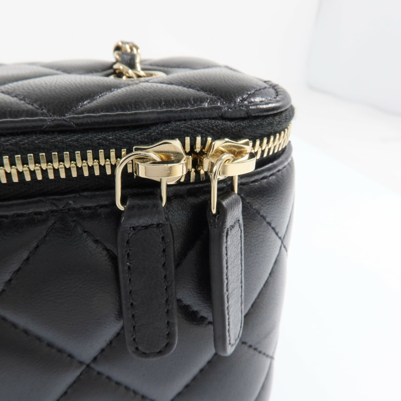 CHANEL 羊皮皮革Vanity Case金扣鏈帶肩背袋-15