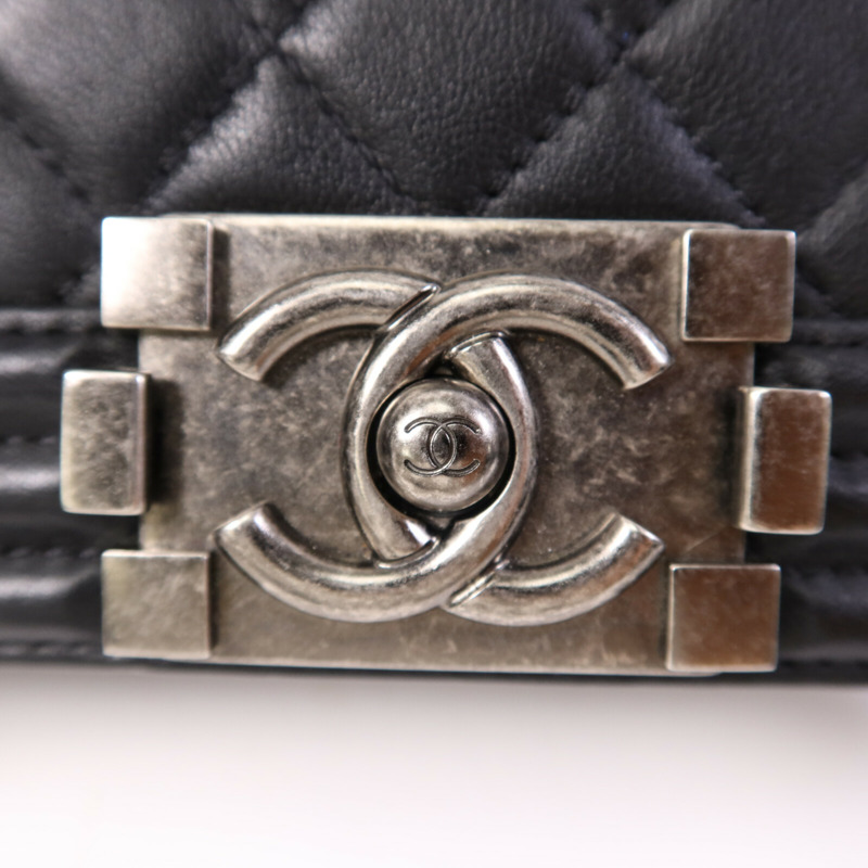 CHANEL 羊皮皮革Boy 20銀扣鏈帶肩背袋-7