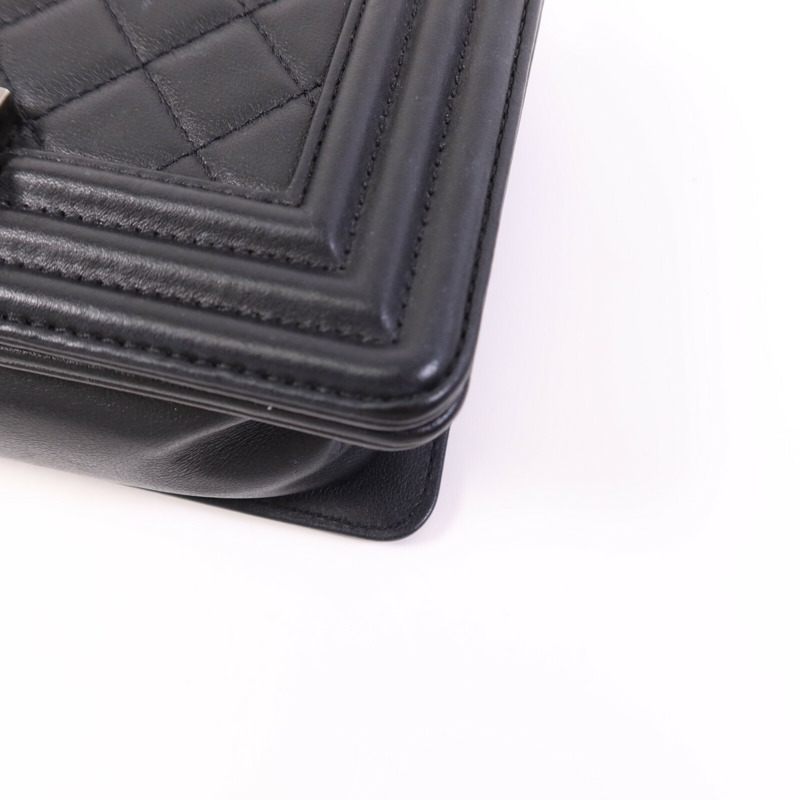 CHANEL 羊皮皮革Boy 20銀扣鏈帶肩背袋-10