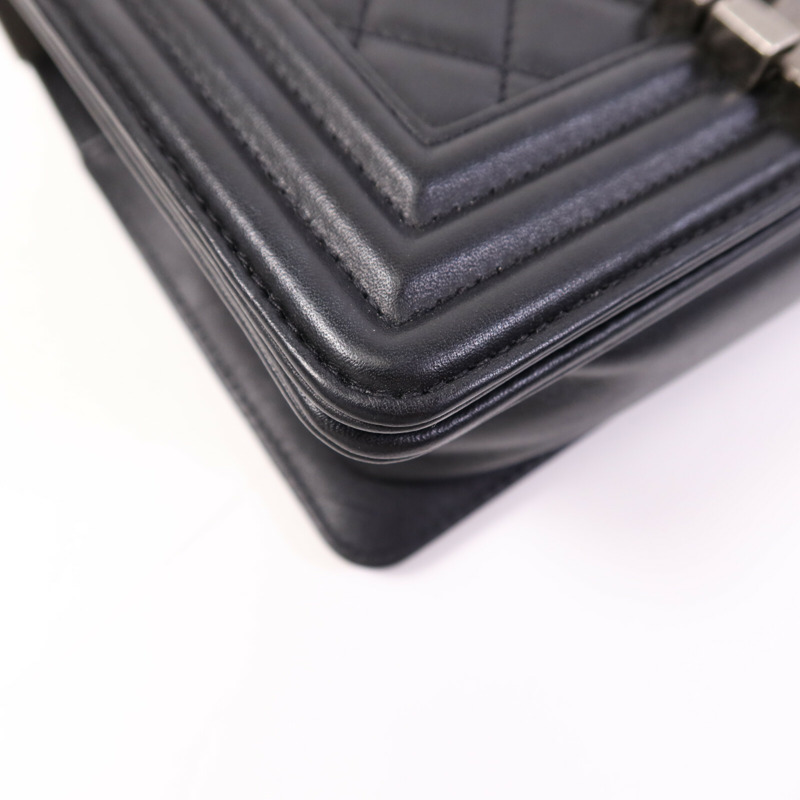 CHANEL 羊皮皮革Boy 20銀扣鏈帶肩背袋-11