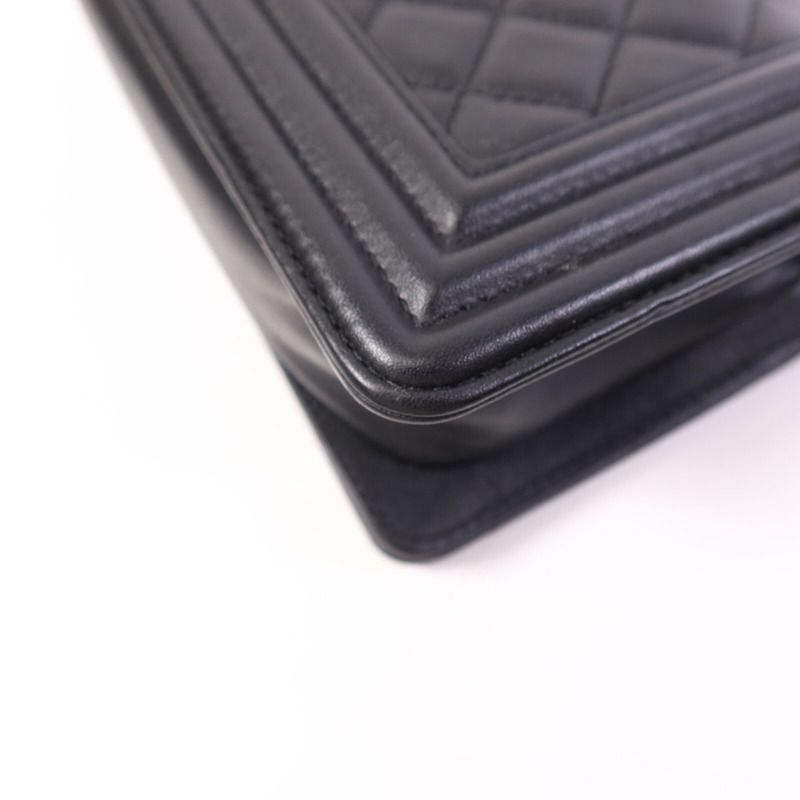 CHANEL 羊皮皮革Boy 20銀扣鏈帶肩背袋-12