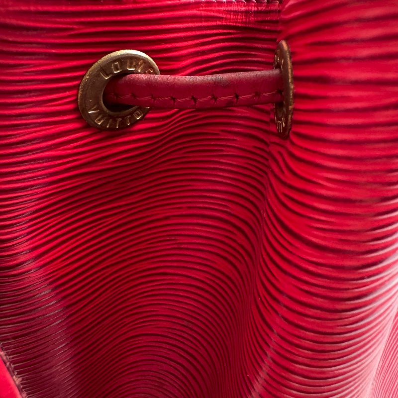 🎉過年必入 LV 新年紅 EPI材質 肩背水桶包-12