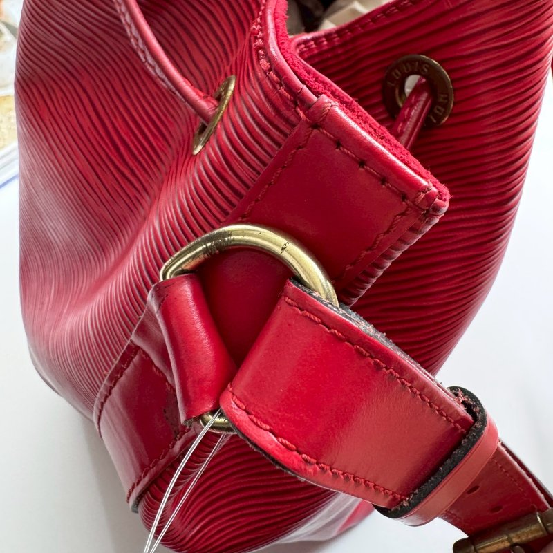 🎉過年必入 LV 新年紅 EPI材質 肩背水桶包-21