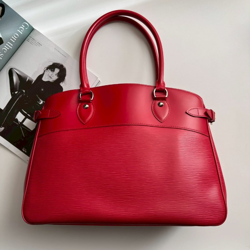 🎉狀況95新 LV 新年紅色EPI皮革 肩背包-1