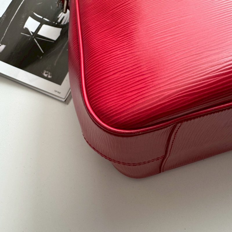 🎉狀況95新 LV 新年紅色EPI皮革 肩背包-4