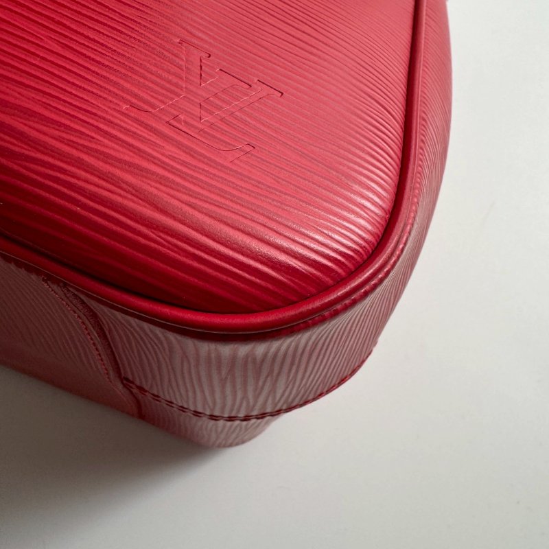 🎉狀況95新 LV 新年紅色EPI皮革 肩背包-5