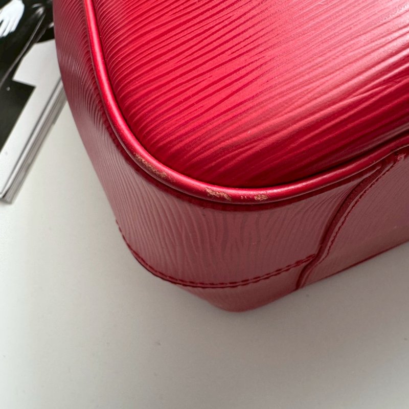 🎉狀況95新 LV 新年紅色EPI皮革 肩背包-6