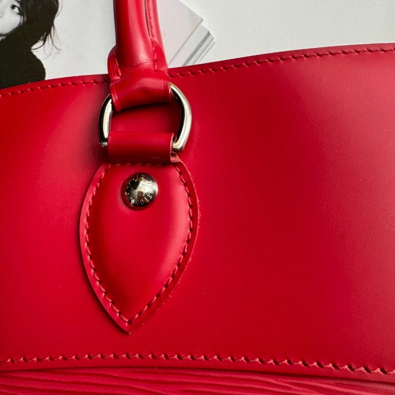 🎉狀況95新 LV 新年紅色EPI皮革 肩背包-11