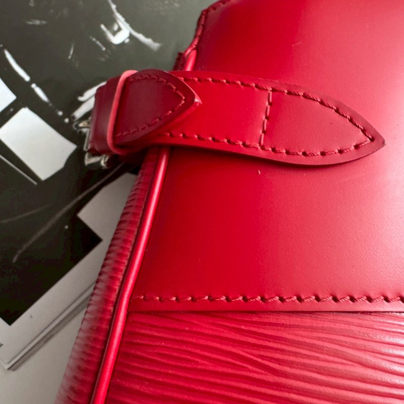 🎉狀況95新 LV 新年紅色EPI皮革 肩背包-12
