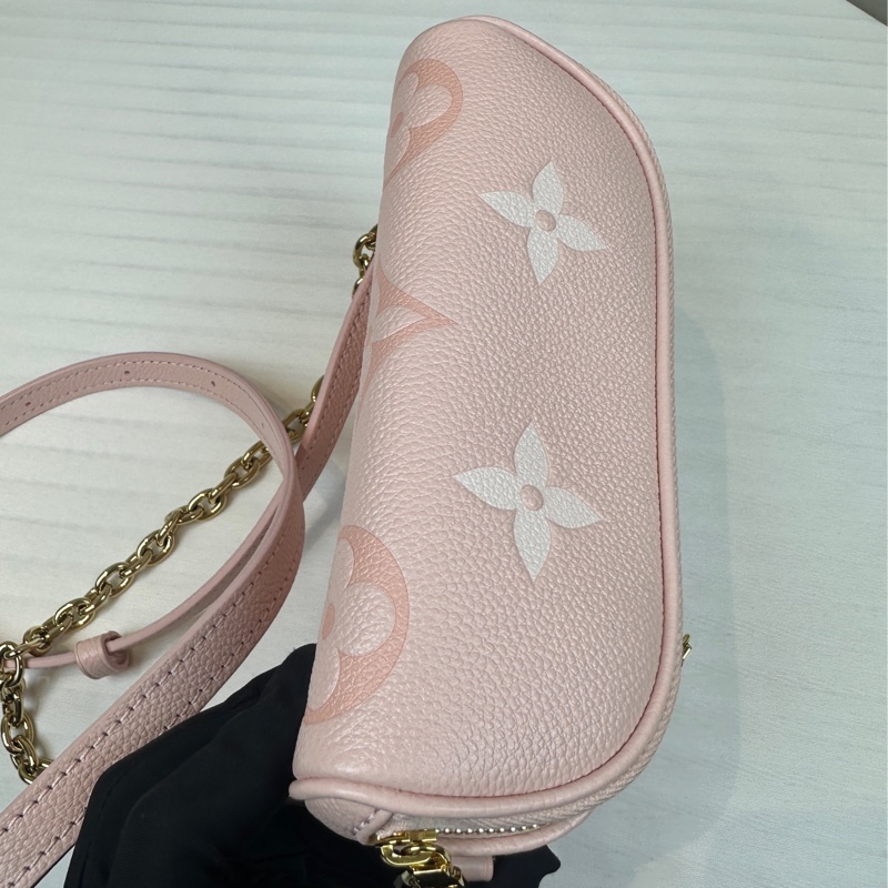 路易威登/Louis Vuitton Mini Bumbag 粉色老花壓紋牛皮斜背包17x9x12cm-4