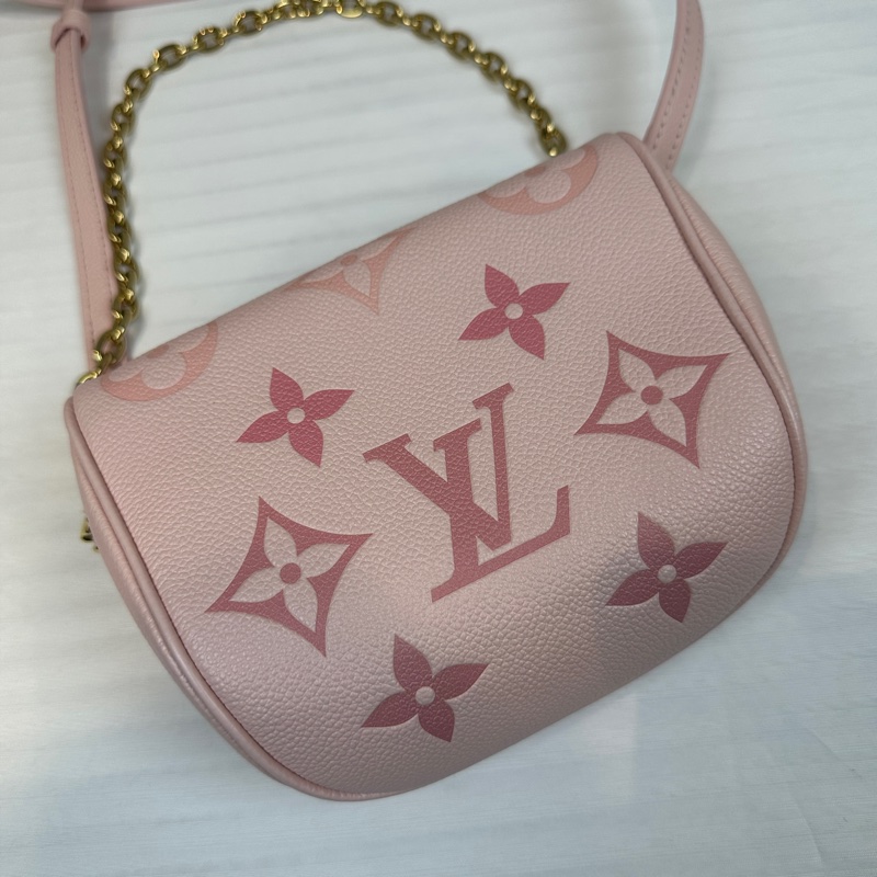 路易威登/Louis Vuitton Mini Bumbag 粉色老花壓紋牛皮斜背包17x9x12cm-11