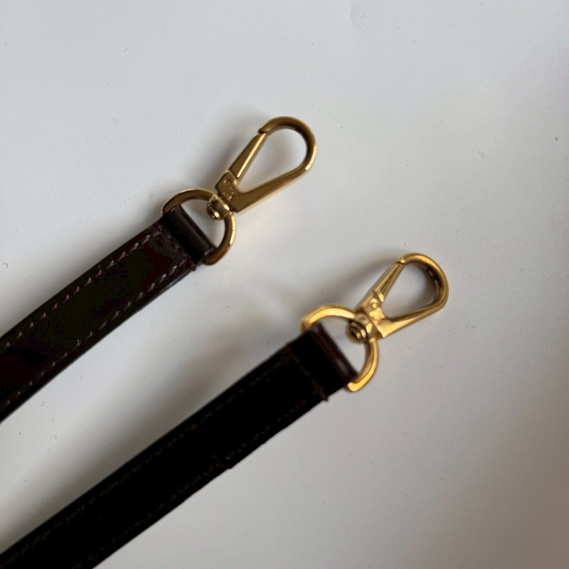 🎉日常上班包(●'◡'●) LV 暗紅色漆皮壓紋蒙田手提斜背包-9