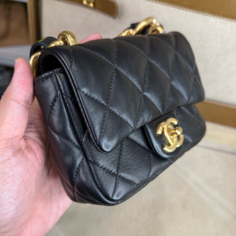 上架中🔑 CHANEL 22P迷你方胖小牛皮肩背粗鍊包-1