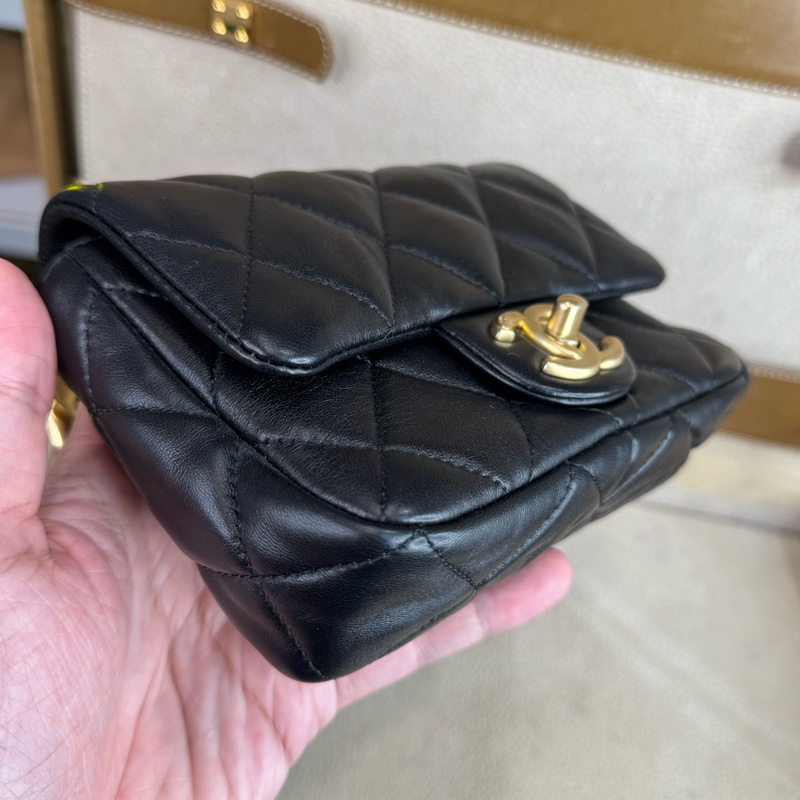 上架中🔑 CHANEL 22P迷你方胖小牛皮肩背粗鍊包-2