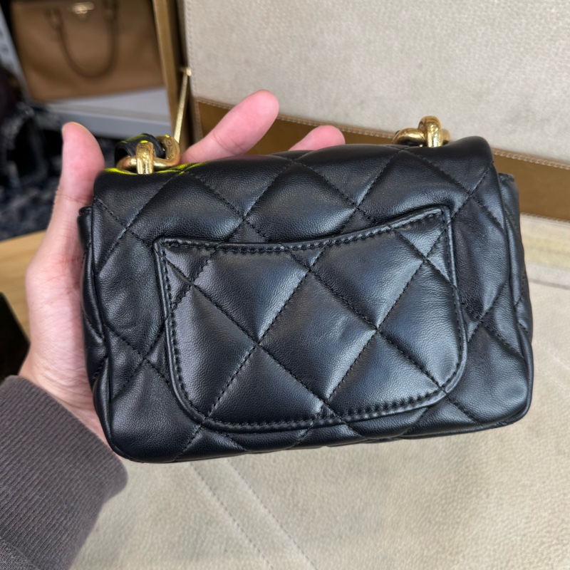 上架中🔑 CHANEL 22P迷你方胖小牛皮肩背粗鍊包-6