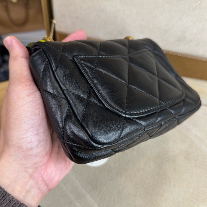 上架中🔑 CHANEL 22P迷你方胖小牛皮肩背粗鍊包-7