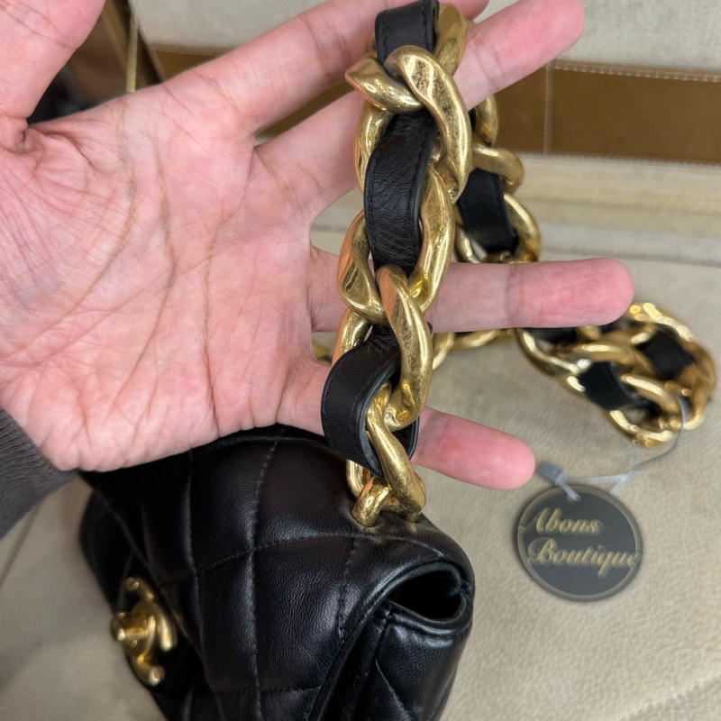 上架中🔑 CHANEL 22P迷你方胖小牛皮肩背粗鍊包-11