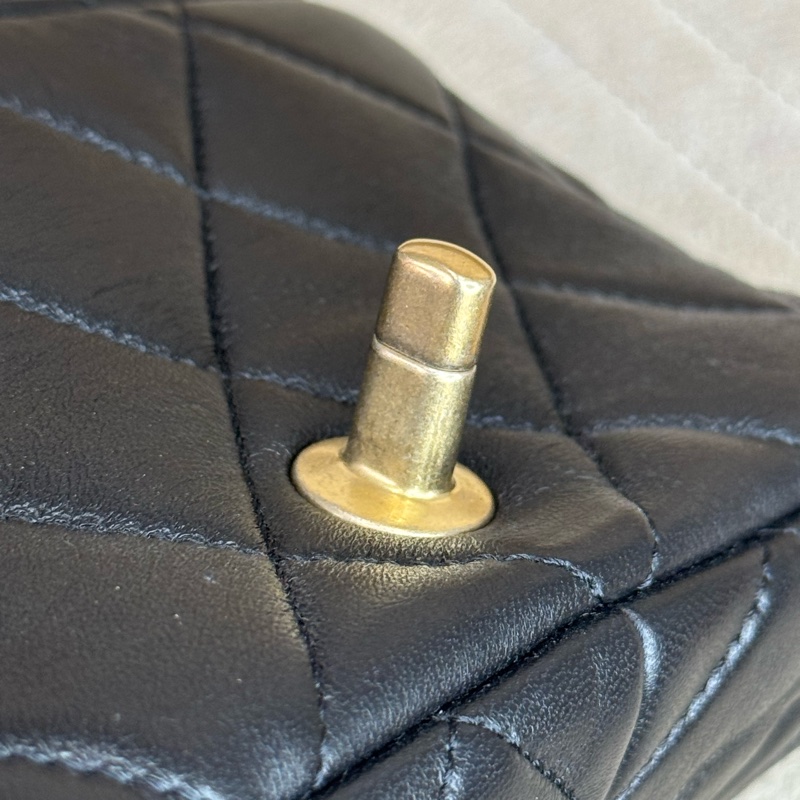 上架中🔑 CHANEL 22P迷你方胖小牛皮肩背粗鍊包-15