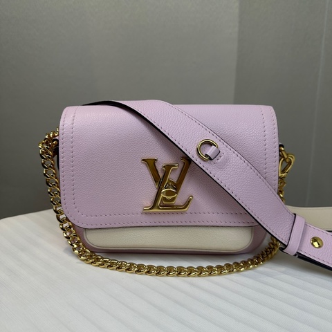 路易威登/Louis Vuitton Lockme Tender 香芋紫拼白色牛皮金扣鏈條斜背包19x8x13cm
