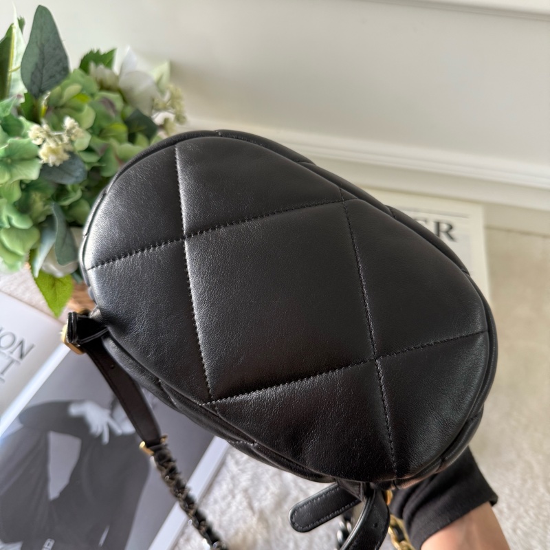 Chanel 19 金釦小羊皮口蓋後背包(黑色)-3