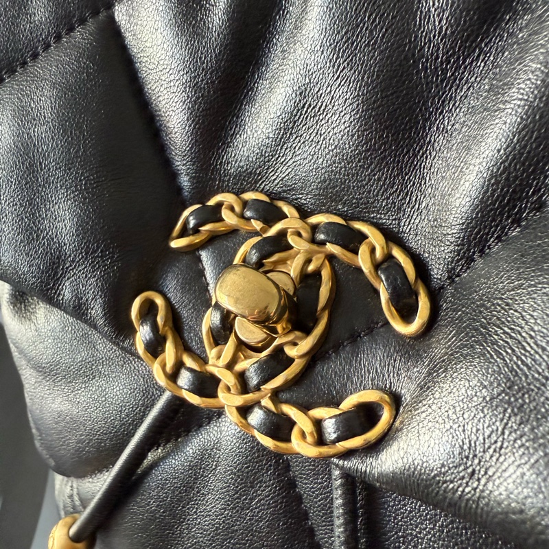 Chanel 19 金釦小羊皮口蓋後背包(黑色)-6