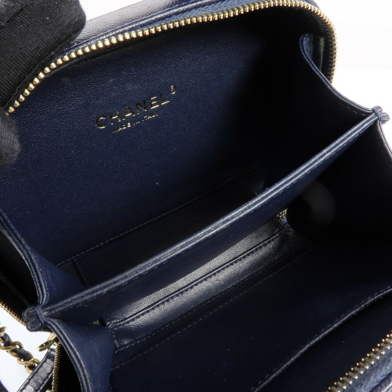 CHANEL 牛皮皮革Vanity Case金扣鏈帶肩背袋-4