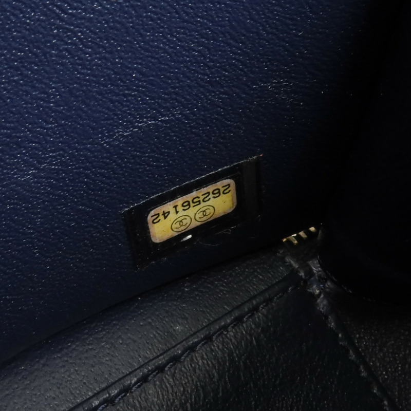 CHANEL 牛皮皮革Vanity Case金扣鏈帶肩背袋-6