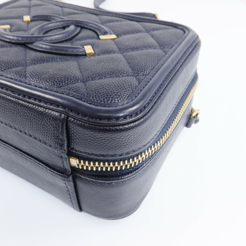 CHANEL 牛皮皮革Vanity Case金扣鏈帶肩背袋-10