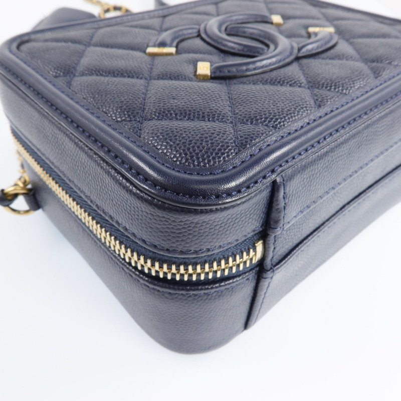 CHANEL 牛皮皮革Vanity Case金扣鏈帶肩背袋-11