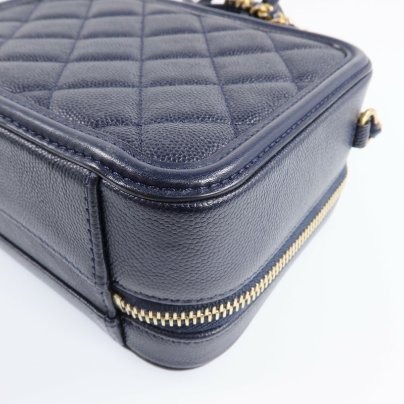 CHANEL 牛皮皮革Vanity Case金扣鏈帶肩背袋-12