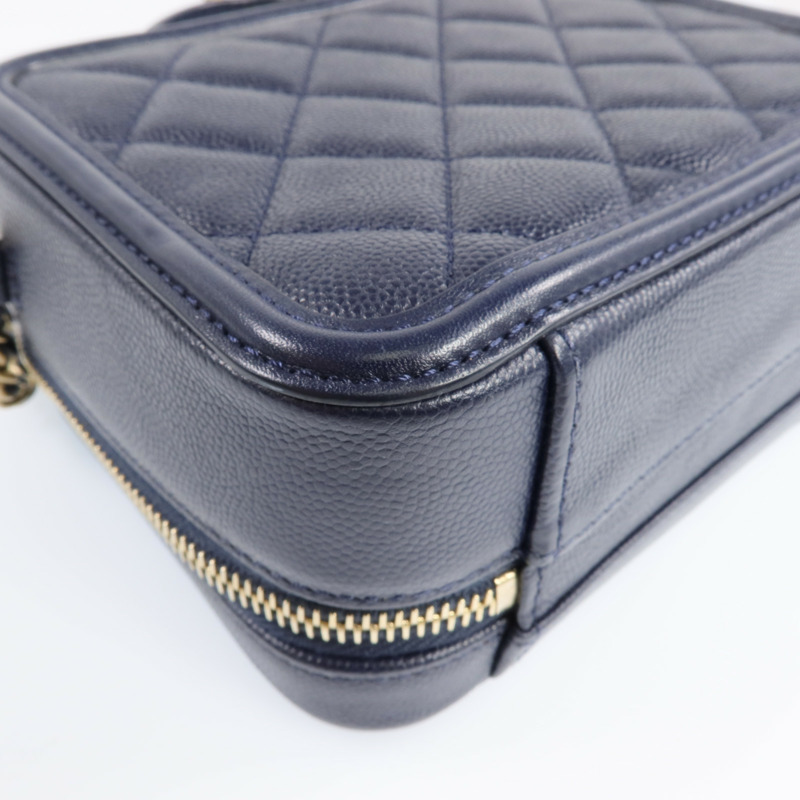 CHANEL 牛皮皮革Vanity Case金扣鏈帶肩背袋-13