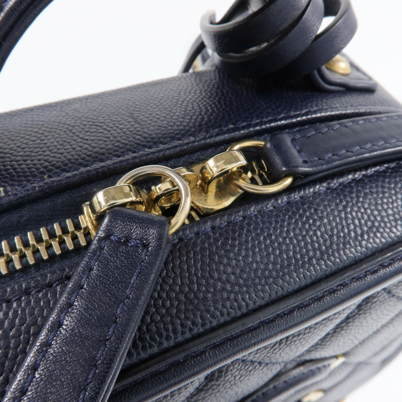 CHANEL 牛皮皮革Vanity Case金扣鏈帶肩背袋-14