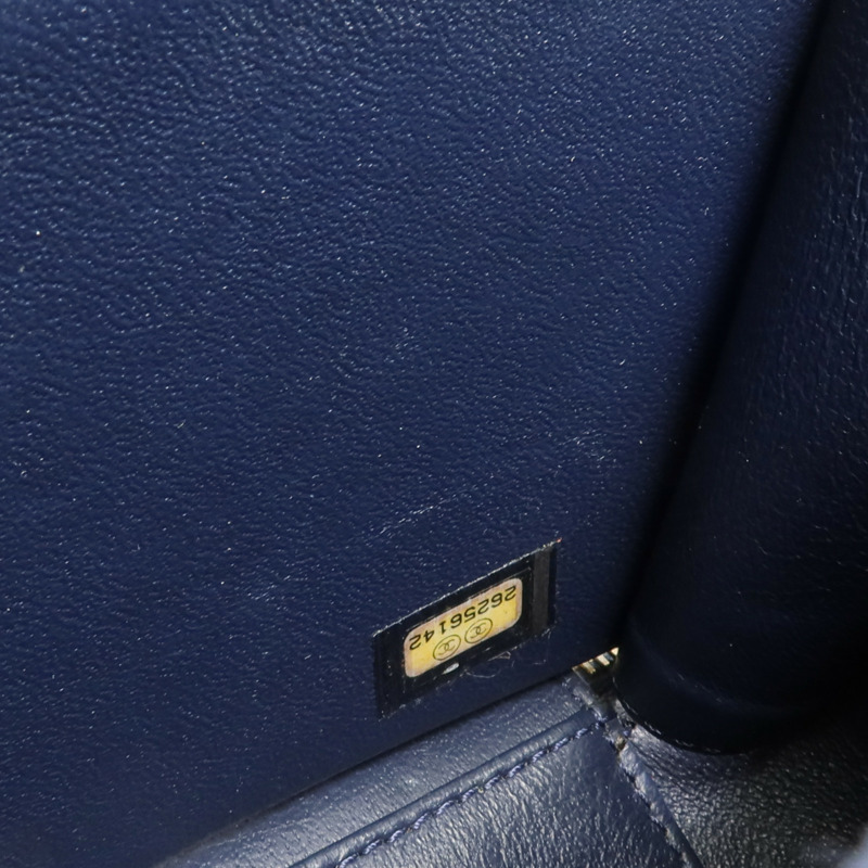 CHANEL 牛皮皮革Vanity Case金扣鏈帶肩背袋-16