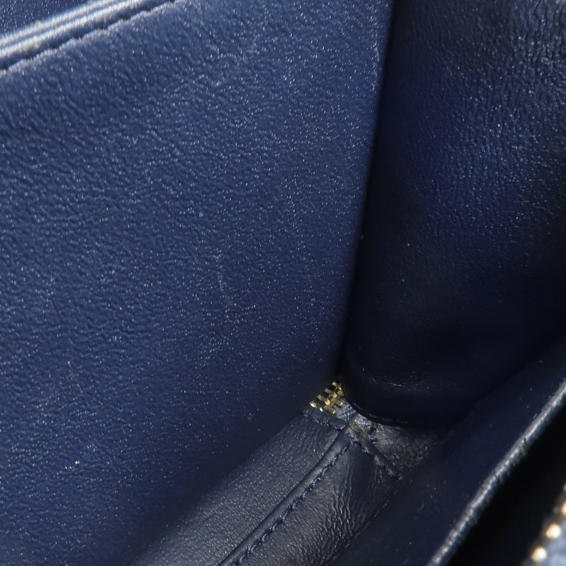 CHANEL 牛皮皮革Vanity Case金扣鏈帶肩背袋-17