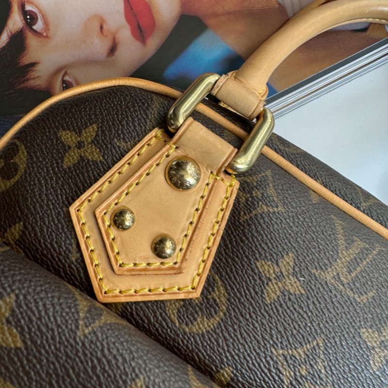 🎉近九成新✨經典不敗款 LV 經典花紋烏瑪舒曼手提包-10