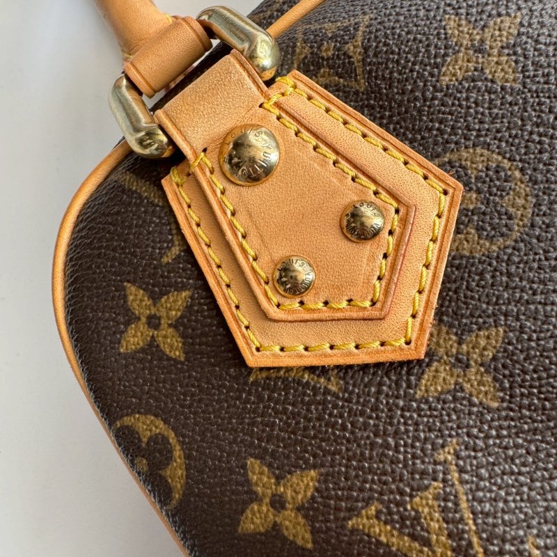 🎉近九成新✨經典不敗款 LV 經典花紋烏瑪舒曼手提包-14