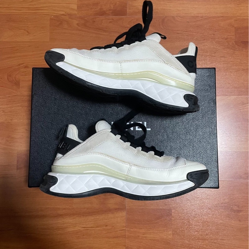 Chanel香奈兒正品金標24S低幫休閒鞋 女款 白色 36碼-1