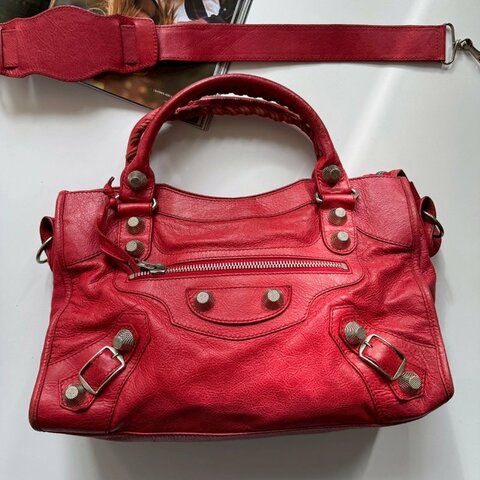 ✨外出無腦帶 BALENCIAGA 紅色皮革鉚釘機車包