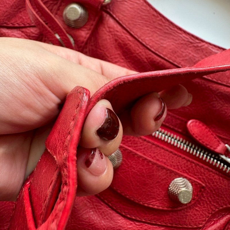 ✨外出無腦帶 BALENCIAGA 紅色皮革鉚釘機車包-7