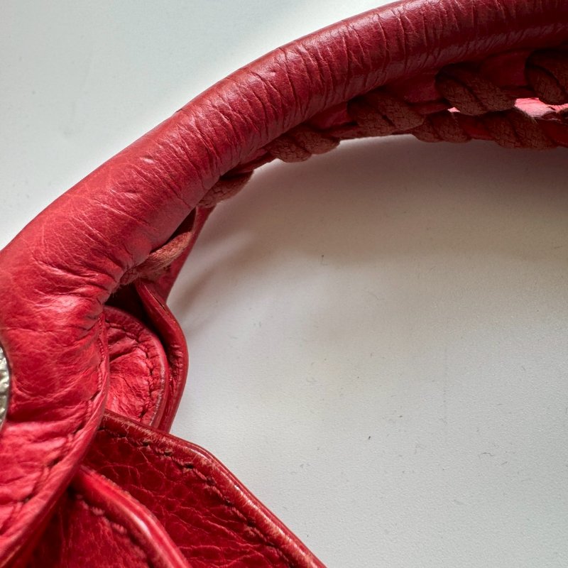 ✨外出無腦帶 BALENCIAGA 紅色皮革鉚釘機車包-10